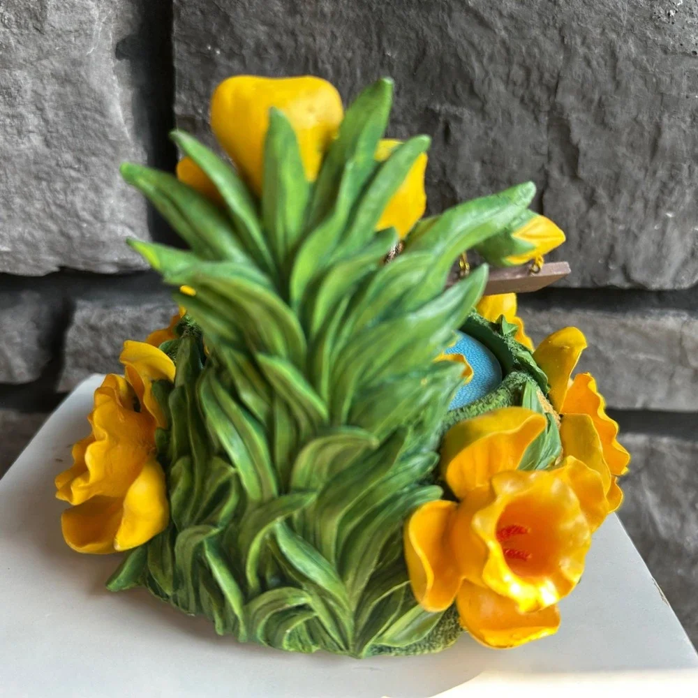 Fitz and Floyd Teeny Tiny Tails Music Box Daffodil Twirl Cottage Grandmacore EUC